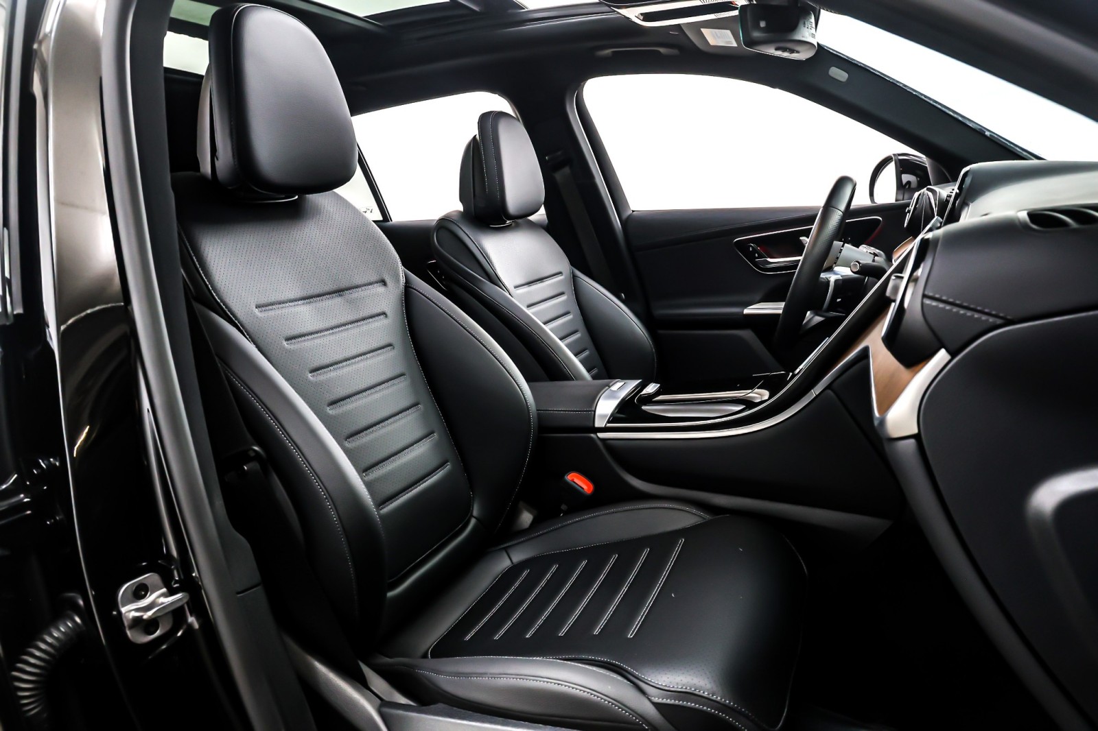 Used 2024 Obsidian Black Metallic Mercedes-Benz GLC 300 4MATIC® SUV image 7