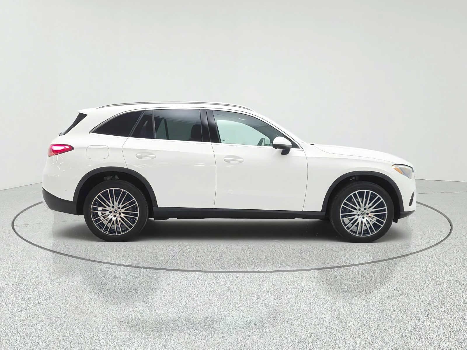 New 2027 Polar White Mercedes-Benz GLC 300 SUV image 4