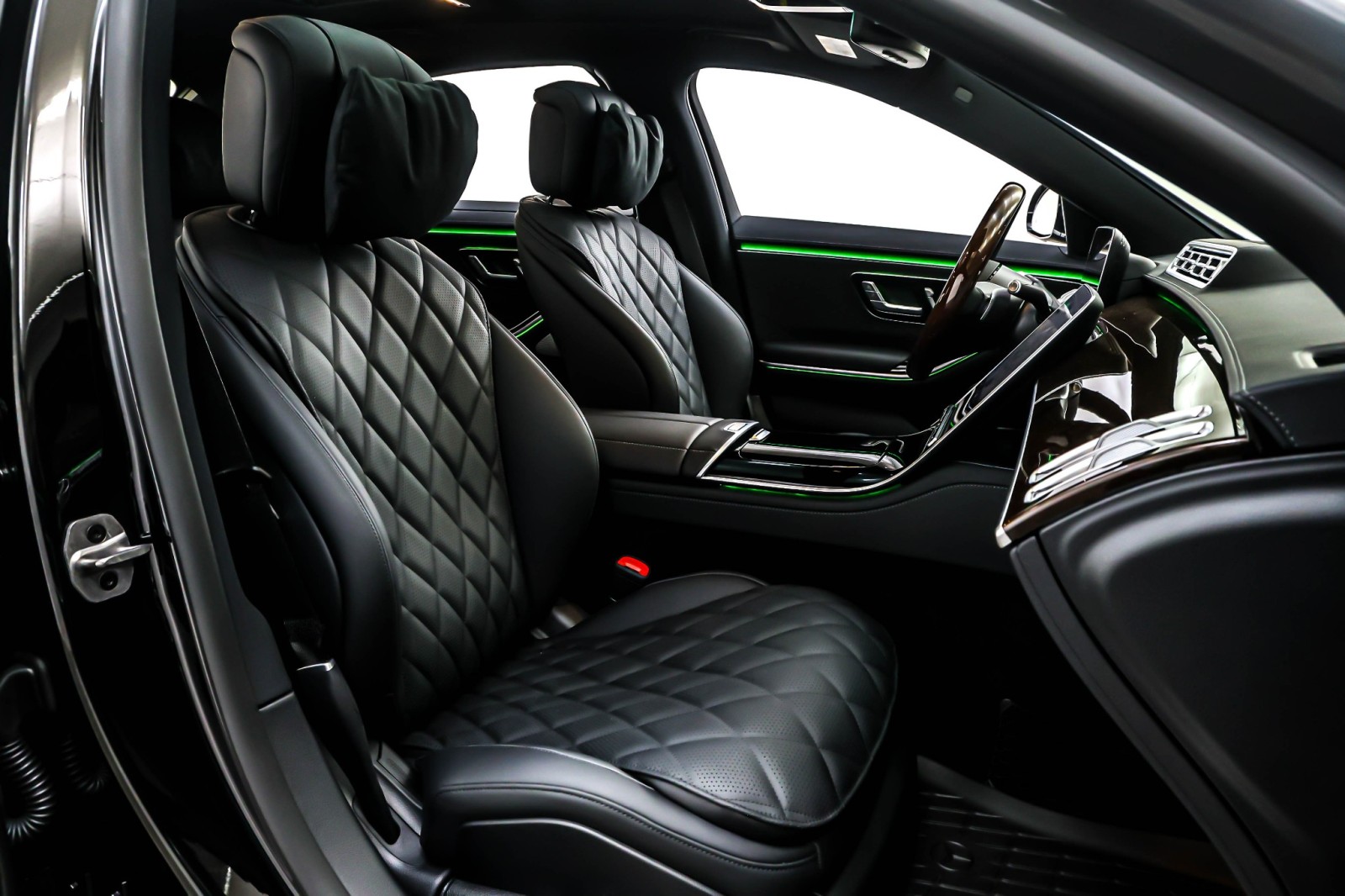 New 2026 Obsidian Black Metallic Mercedes-Benz S 580 image 7