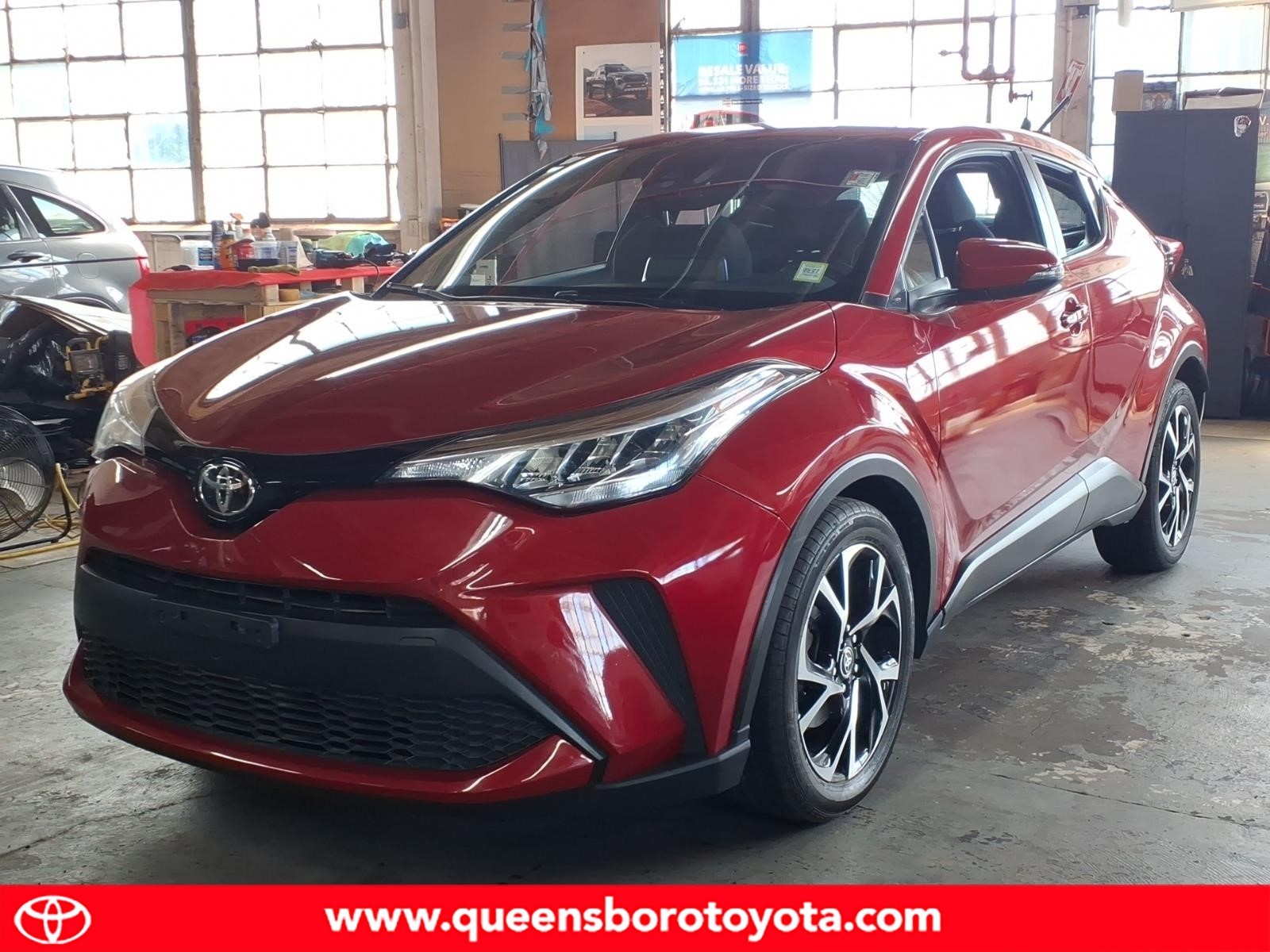 2021 Toyota C-HR XLE's photo