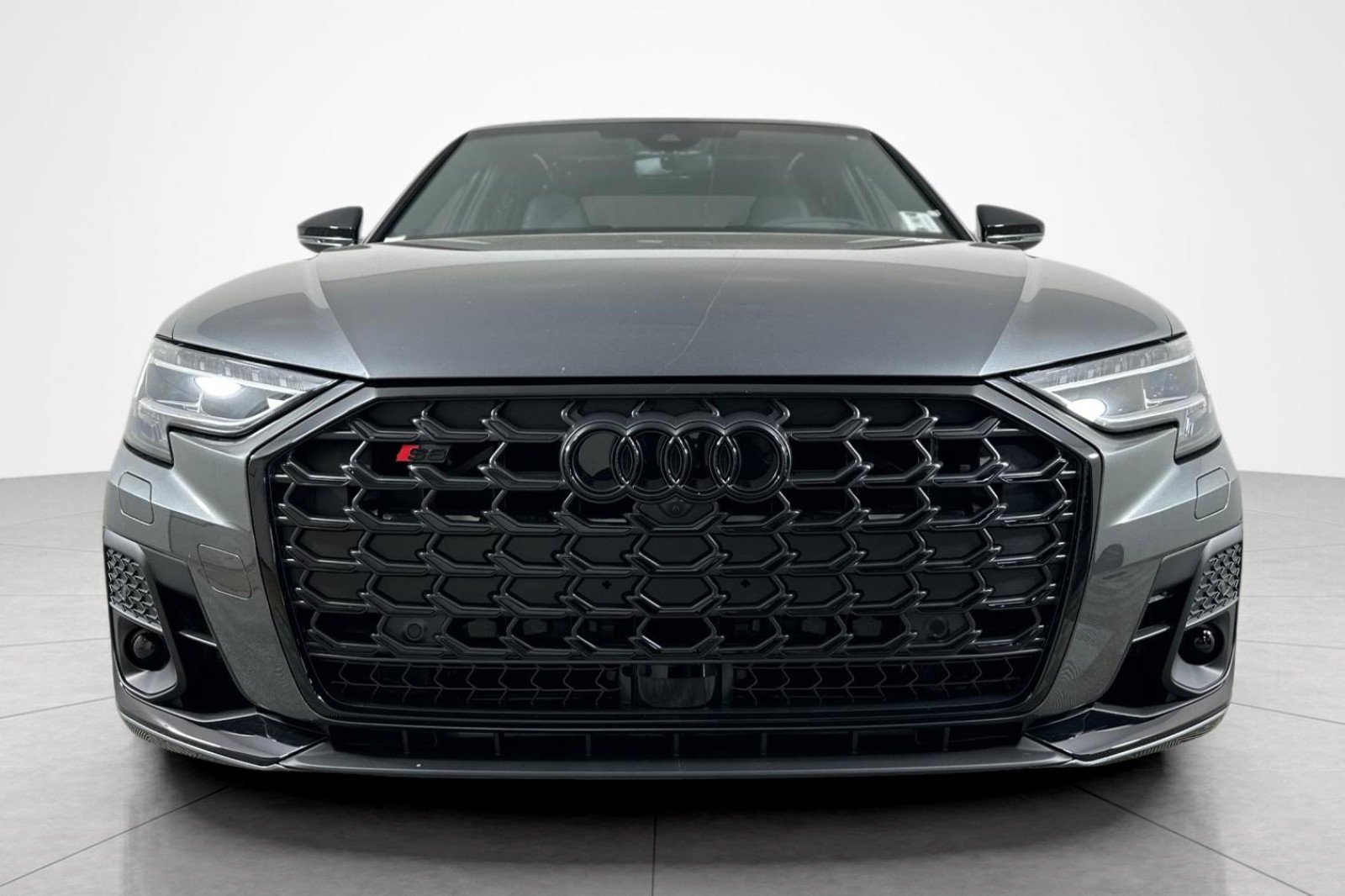 New 2025 Daytona Gray Pearl Effect Audi 4.0 TFSI image 8