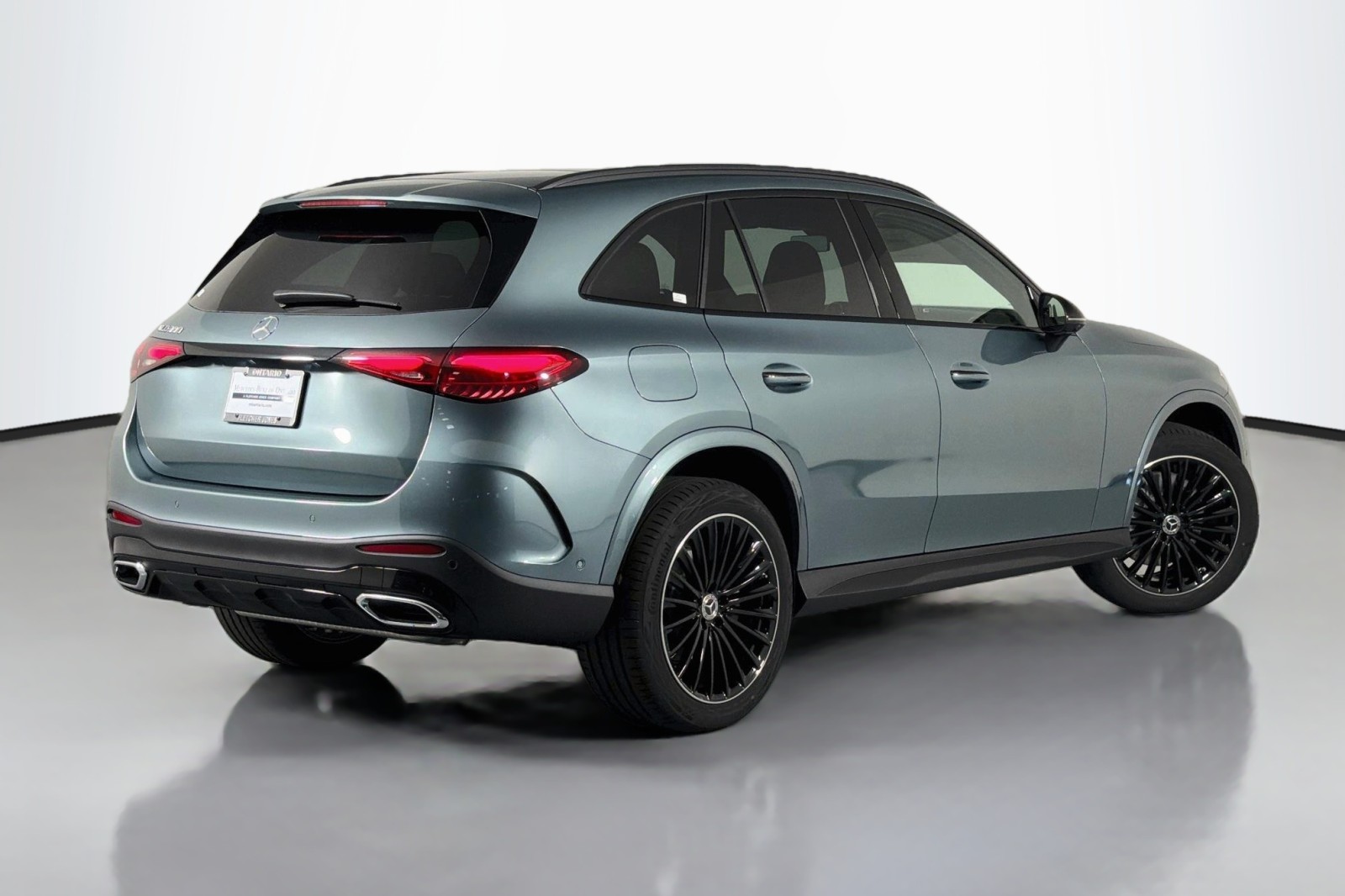 New 2027 Verde Silver Metallic Mercedes-Benz GLC 300 SUV image 11