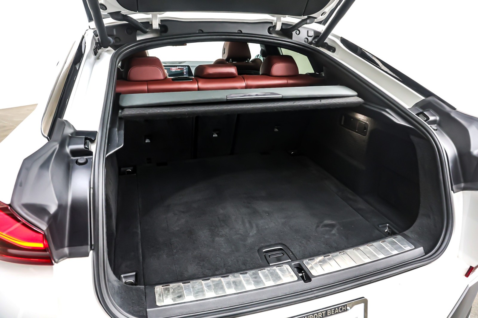 Used 2021 Mineral White Metallic BMW xDrive40i Sports Activity Coupe image 23