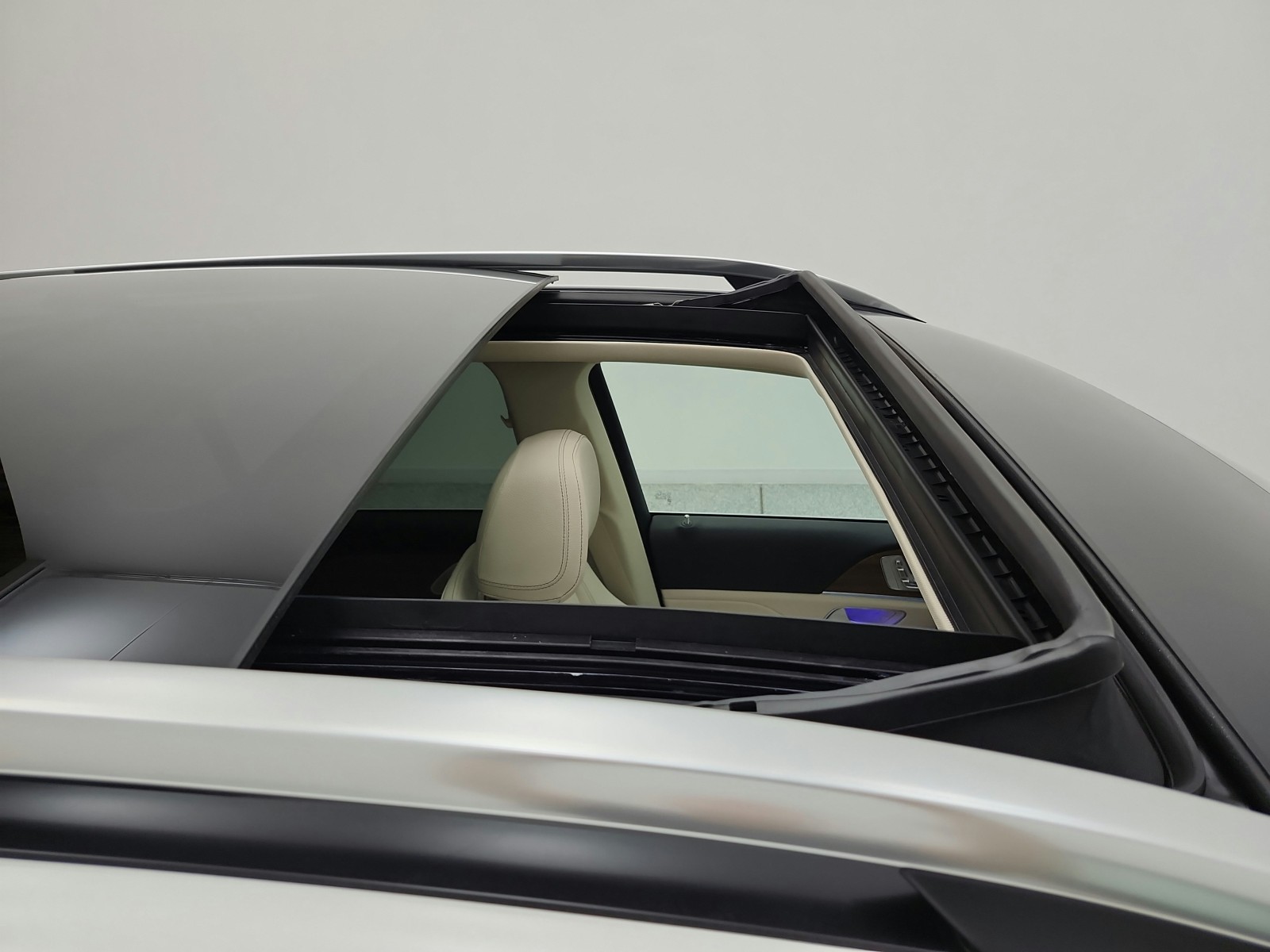 Certified Used 2024 Polar White Mercedes-Benz GLE 350 4MATIC® SUV image 20