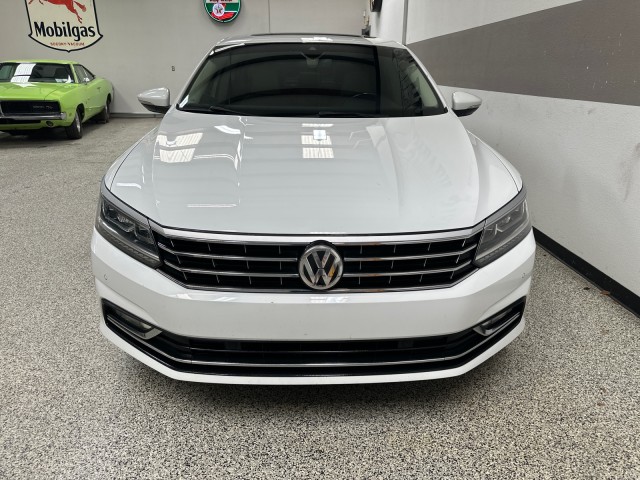 2017 Volkswagen Passat 1.8T SEL Premium in , 