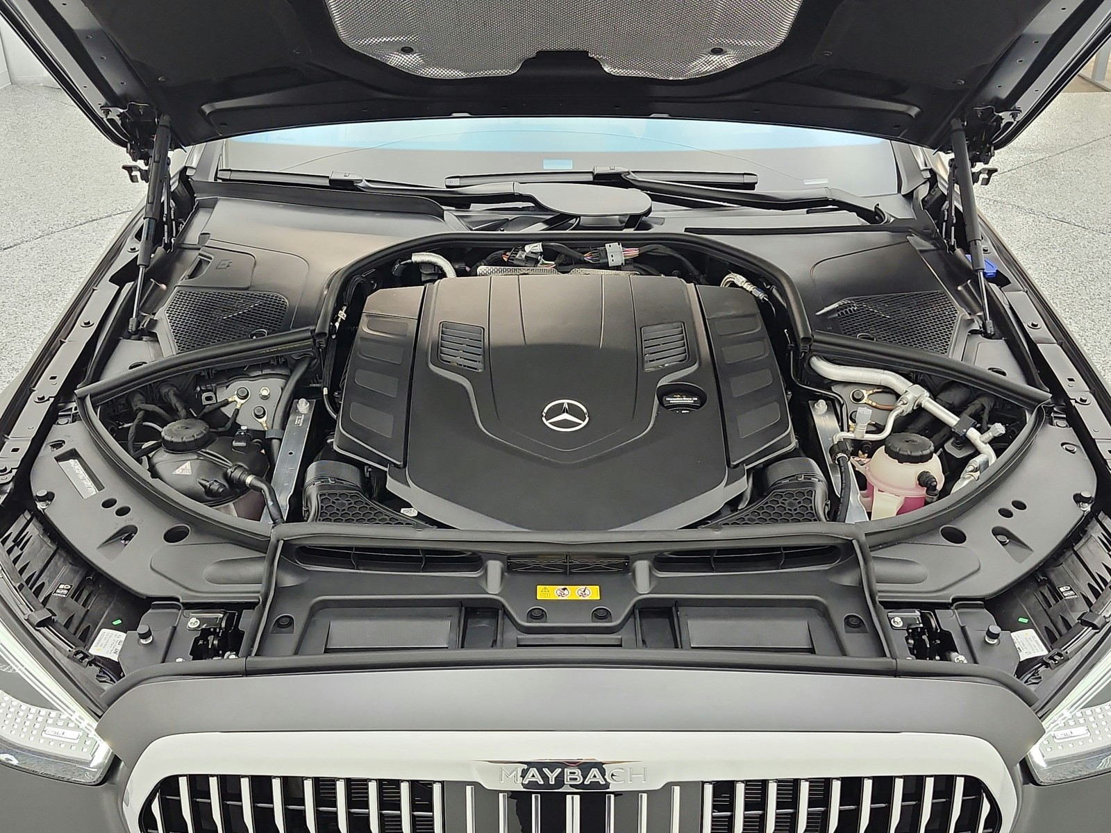 New 2026 MANUFAKTUR Graphite Grey Magno Mercedes-Benz Maybach S 580 image 12