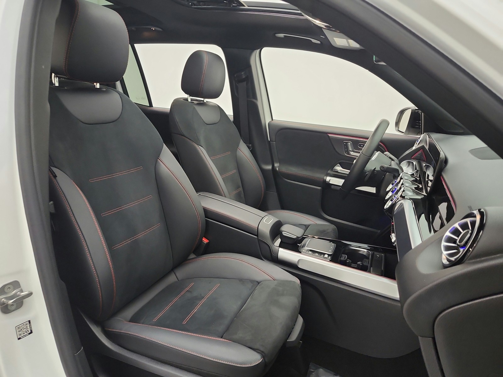 Used 2023 Polar White Mercedes-Benz GLB 250 SUV image 20