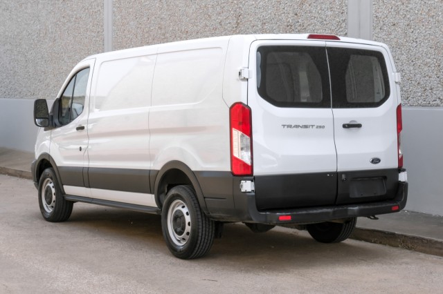 2019 Ford Transit Van  11