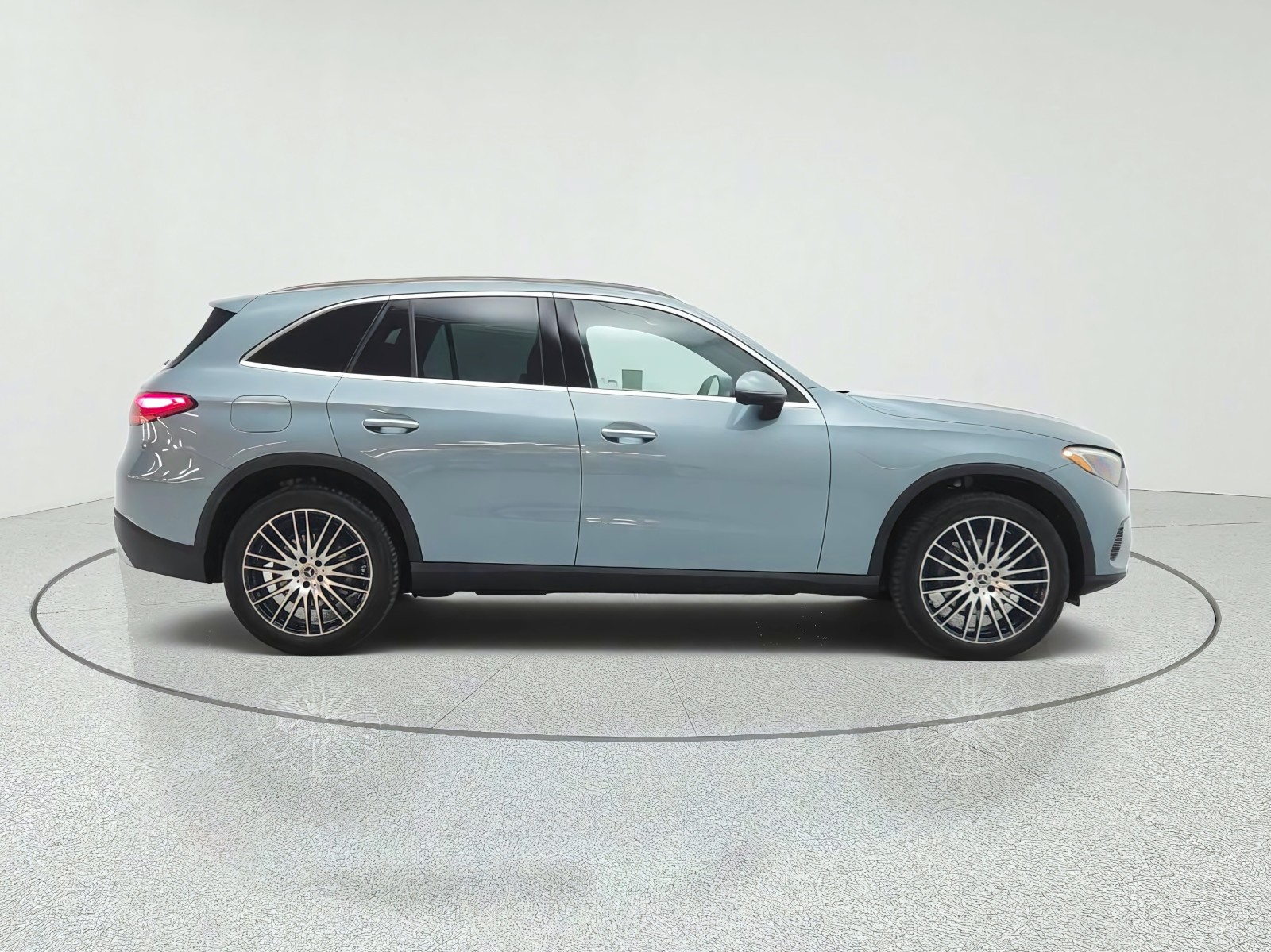 New 2026 Verde Silver Metallic Mercedes-Benz GLC 300 4MATIC® SUV image 4