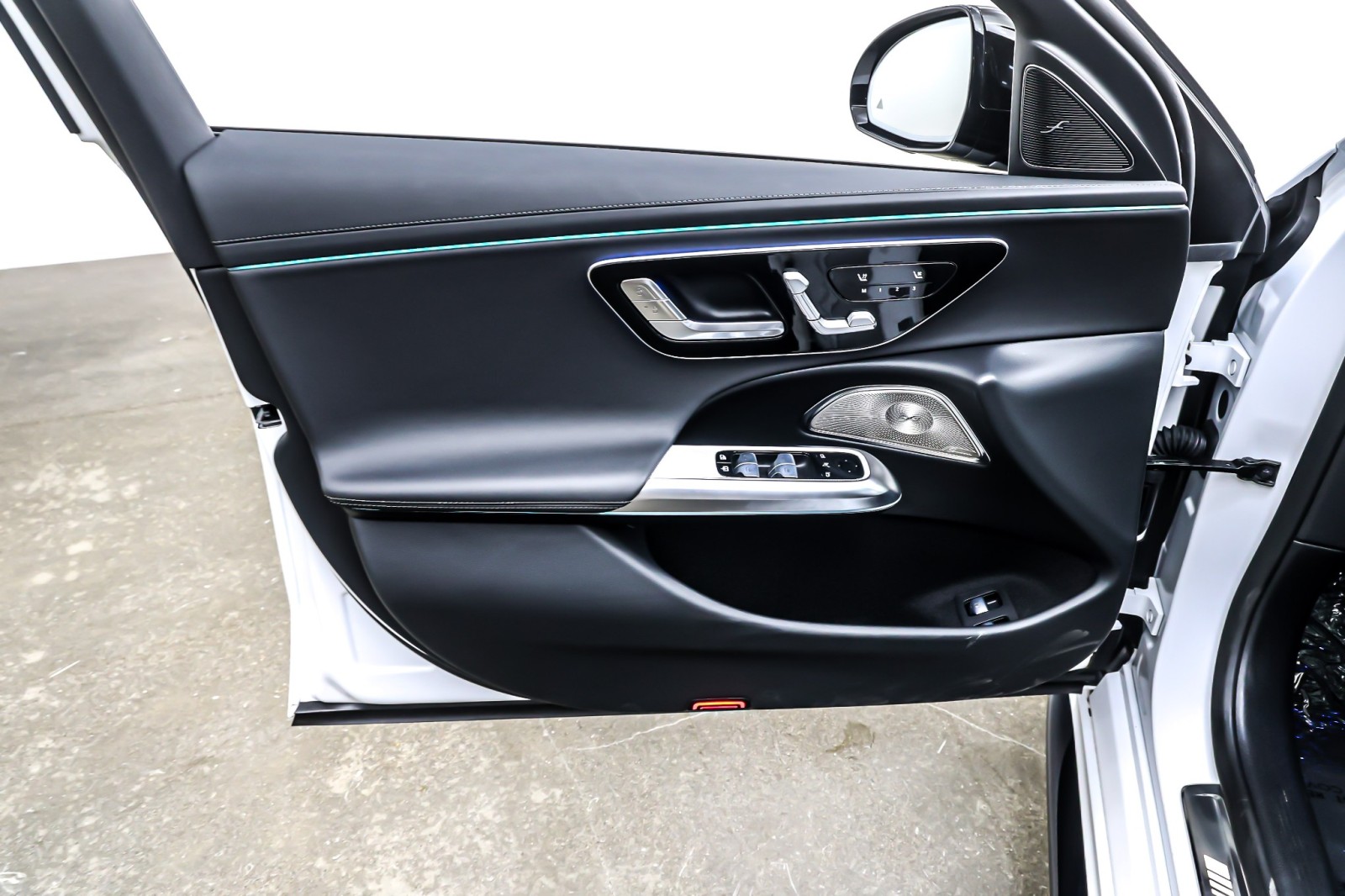 Certified Used 2026 MANUFAKTUR Moonlight White Magno Mercedes-Benz AMG® E 53 E 4MATIC+ Sedan image 23