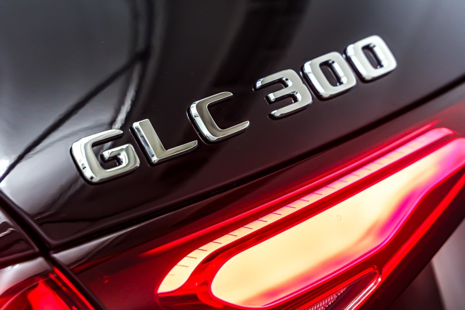 New 2026 Black Mercedes-Benz GLC 300 image 9