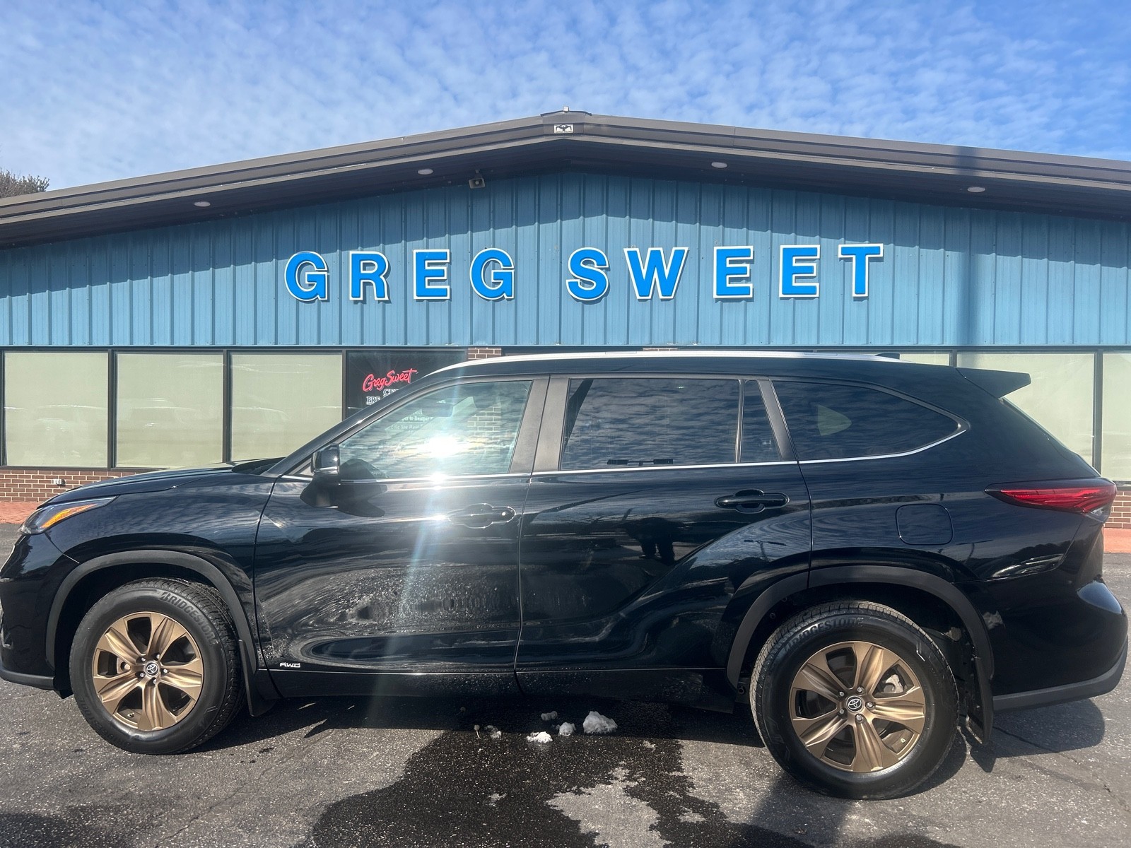 2023 Toyota Highlander Hybrid Bronze Edition AWD