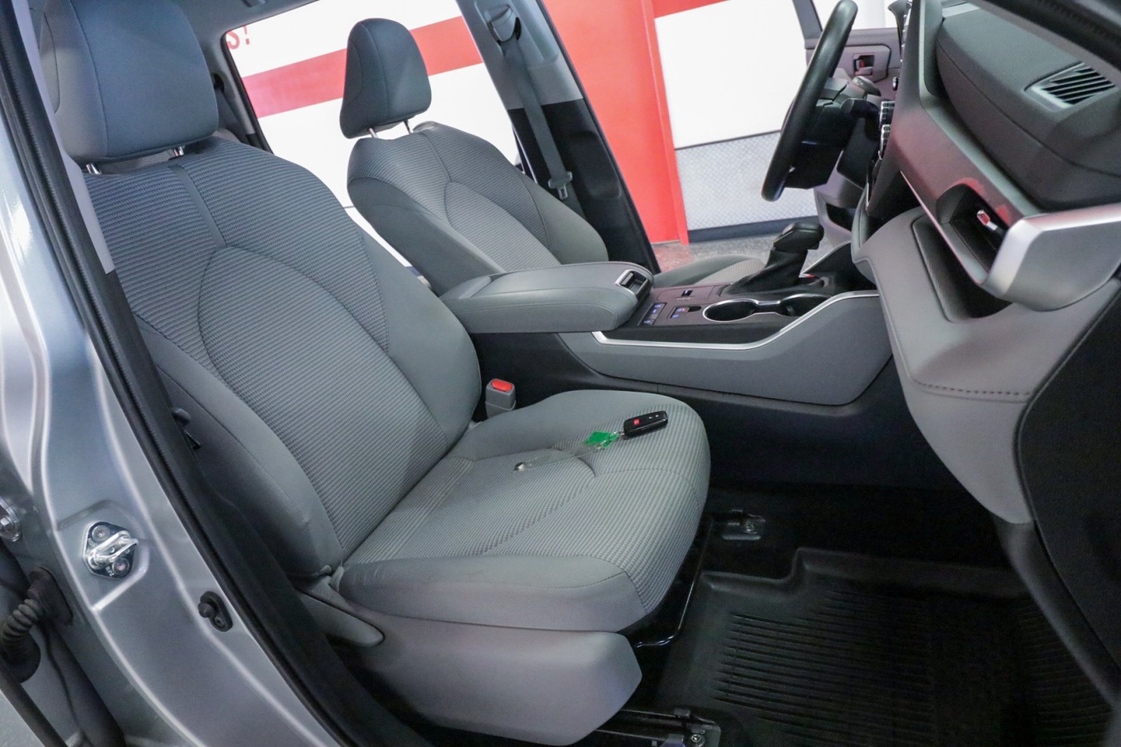 Used Car 2022 Toyota Highlander  L For Sale Under $30,000 In Austin, Texas
