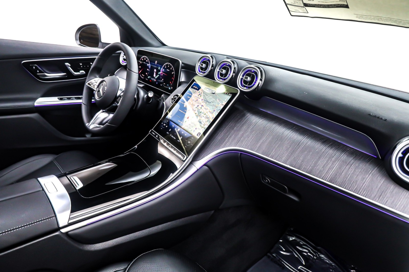 New 2026 Polar White Mercedes-Benz GLC 300 image 5