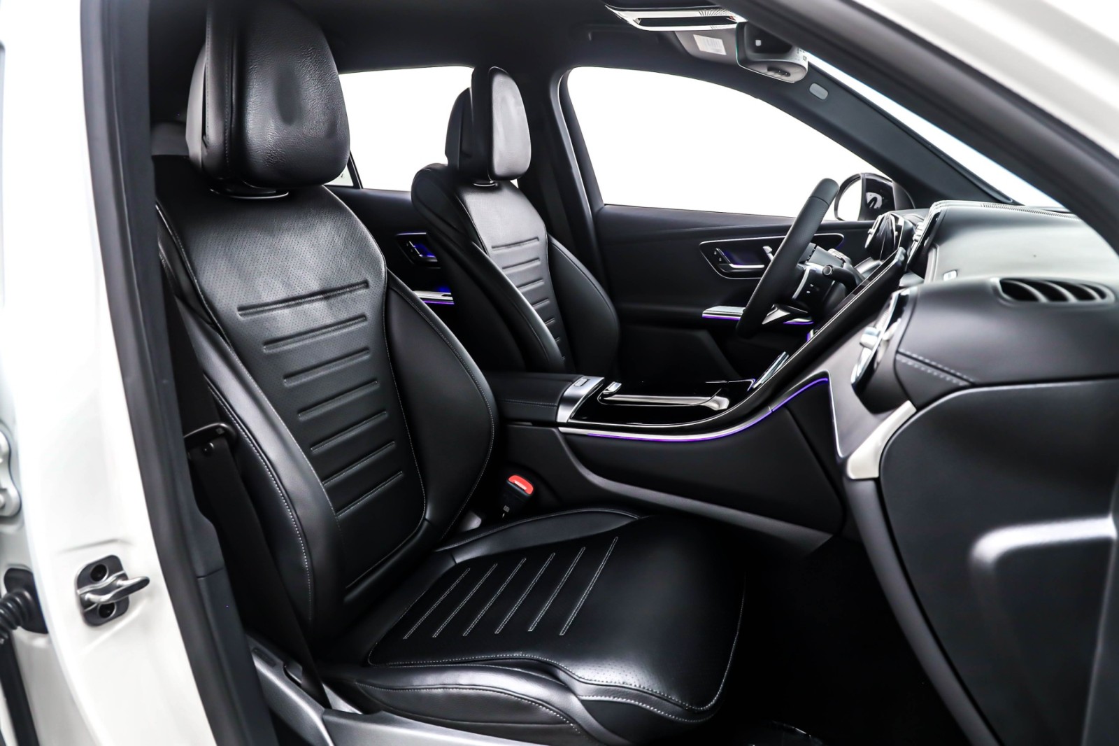 New 2026 Polar White Mercedes-Benz GLC 300 image 7