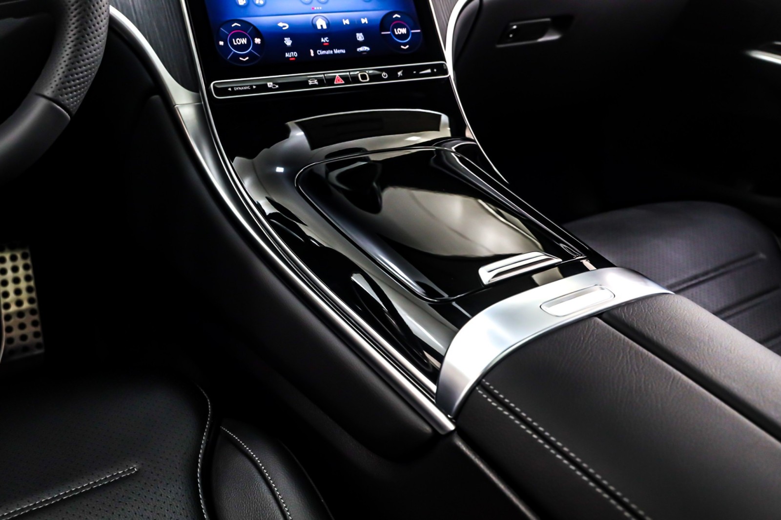 New 2026 Polar White Mercedes-Benz GLC 300 SUV image 6