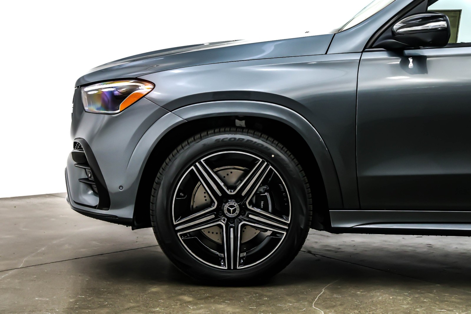 New 2026 Selenite Grey Metallic Mercedes-Benz GLE 580 image 10