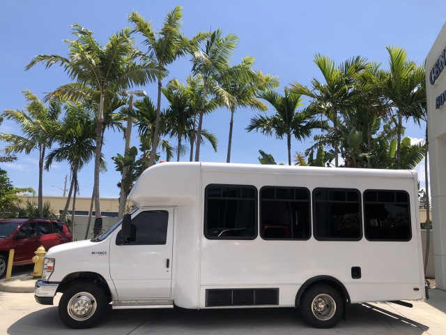 2008 Ford Econoline Commercial Cutaway low miles 20 passenger buss in pompano beach, Florida