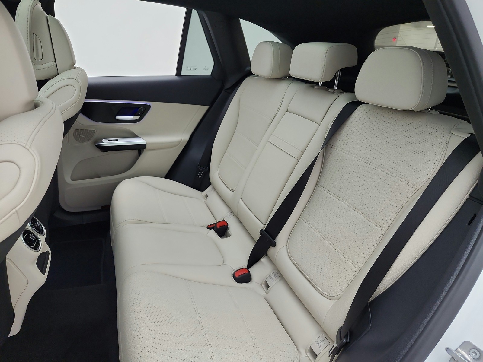 New 2027 Polar White Mercedes-Benz GLC 300 SUV image 11