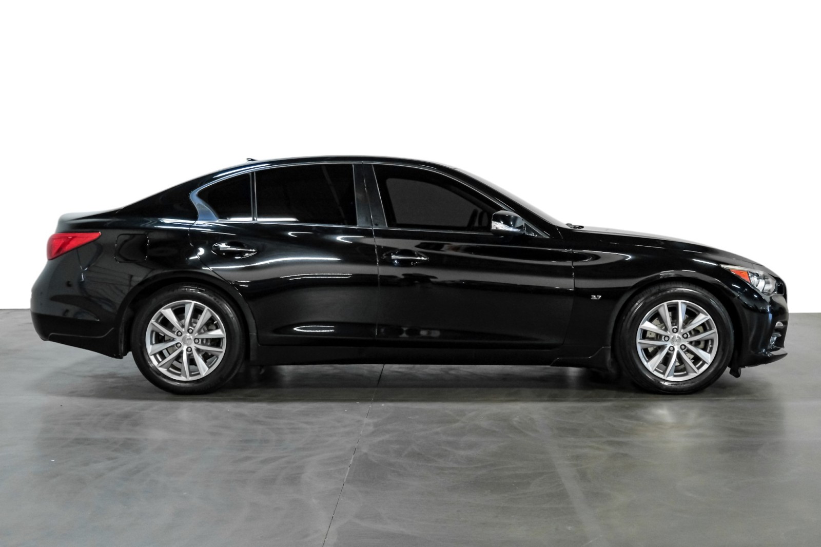 2015 INFINITI Q50 Premium 4