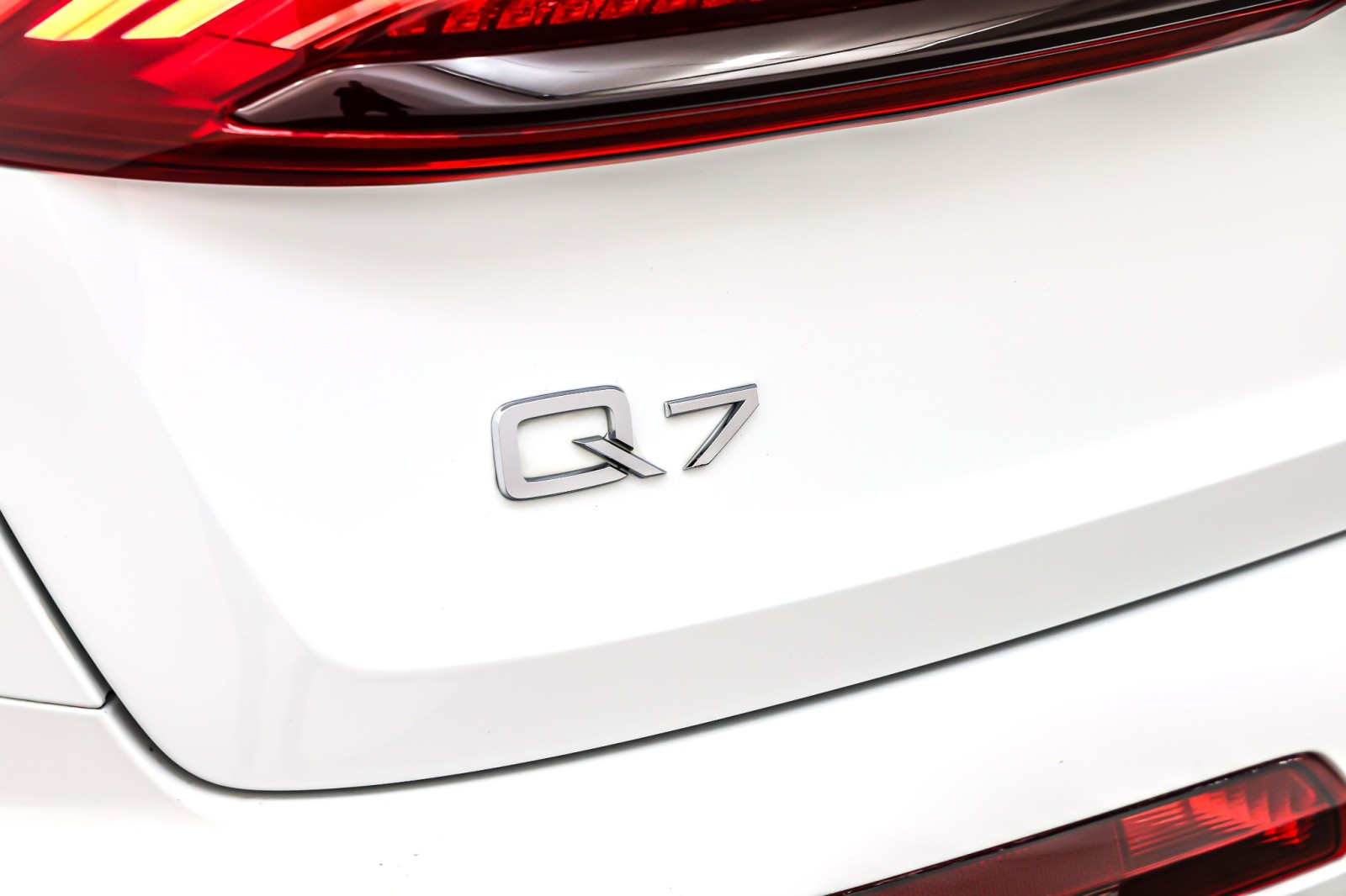 Used 2024 Carrara White Audi Premium Plus 55 TFSI quattro image 10