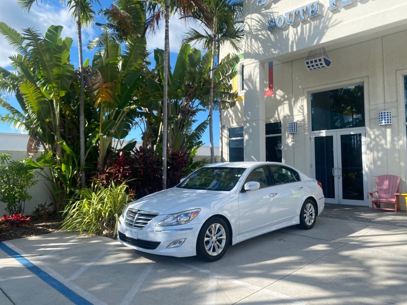 2013 Hyundai Genesis 3.8L LOW MILES 33,576 in , 