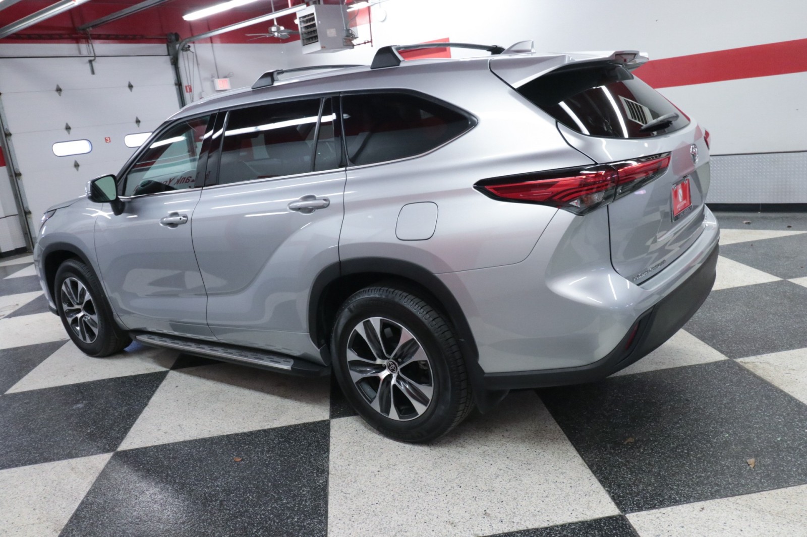 Used Car 2022 Toyota Highlander  Xle For Sale Under $35,000 In Austin, Texas
