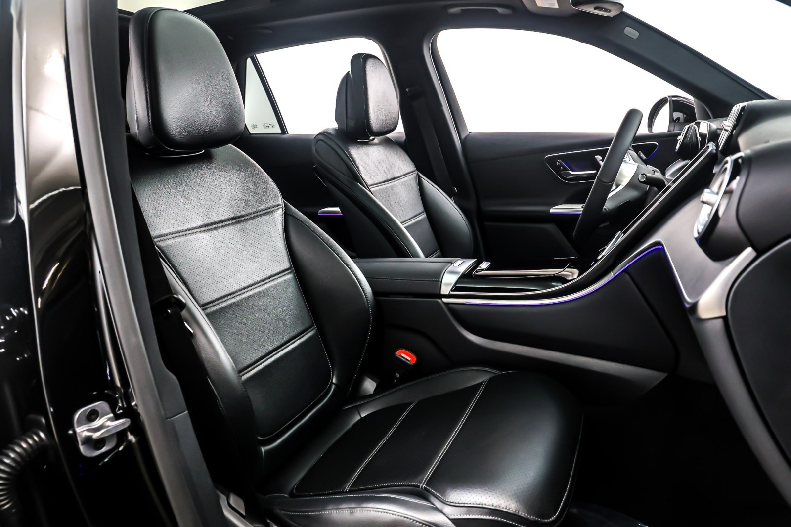 New 2026 Black Mercedes-Benz GLC 300 SUV image 7