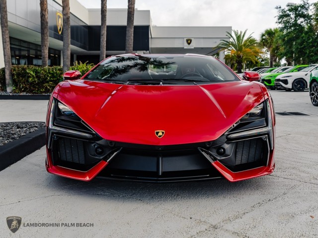 Lamborghini Revuelto
