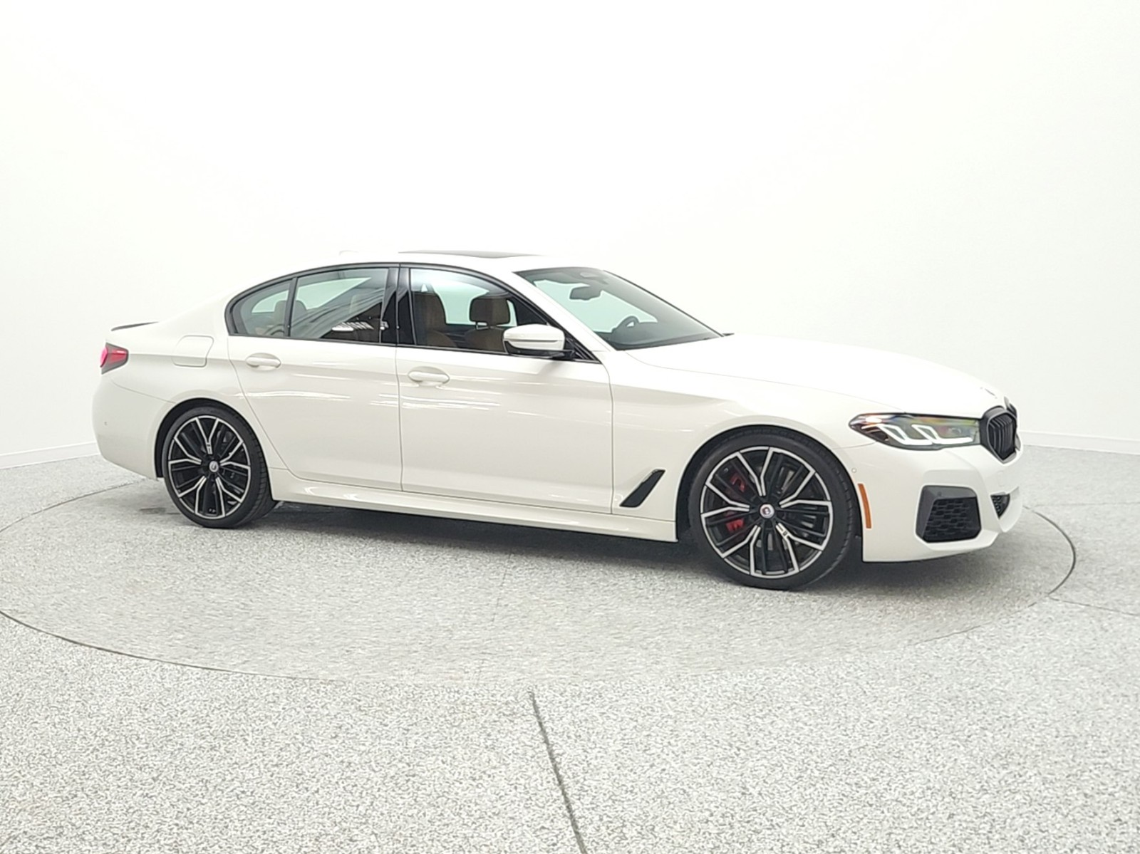 Used 2023 Alpine White BMW M550i xDrive Sedan image 4