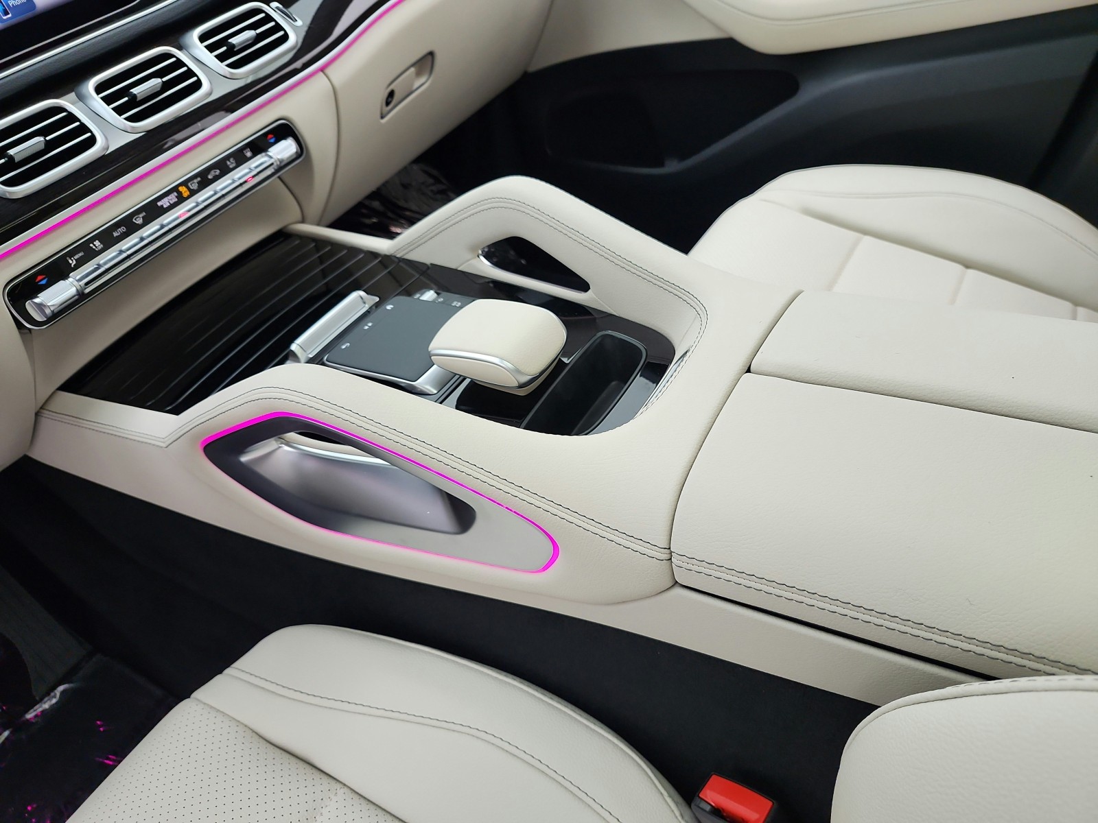 New 2026 Black Mercedes-Benz GLE 450e 4MATIC® SUV image 10