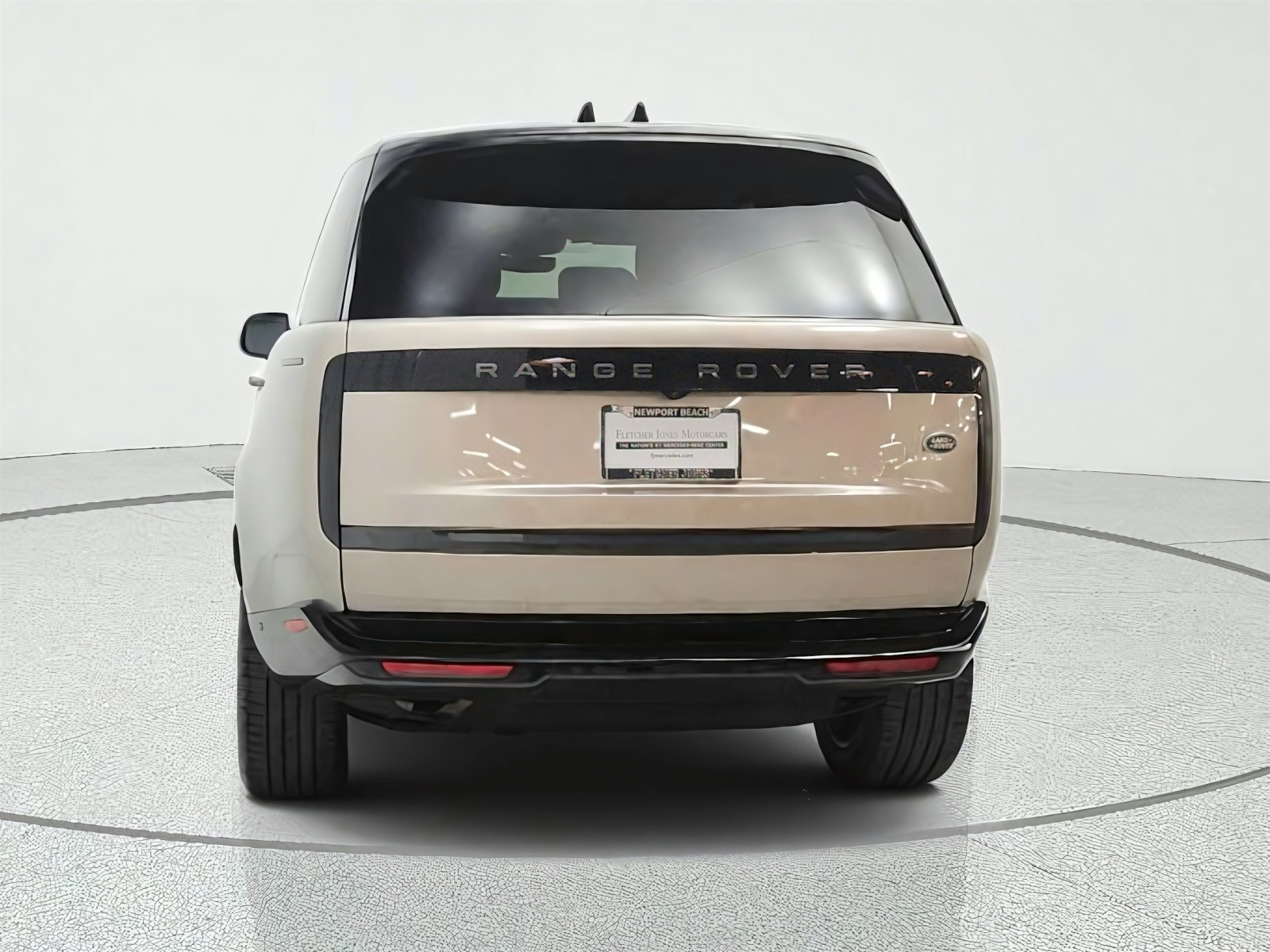 Used 2023 Batumi Gold Premium Metallic Land Rover P400 SE SWB image 6