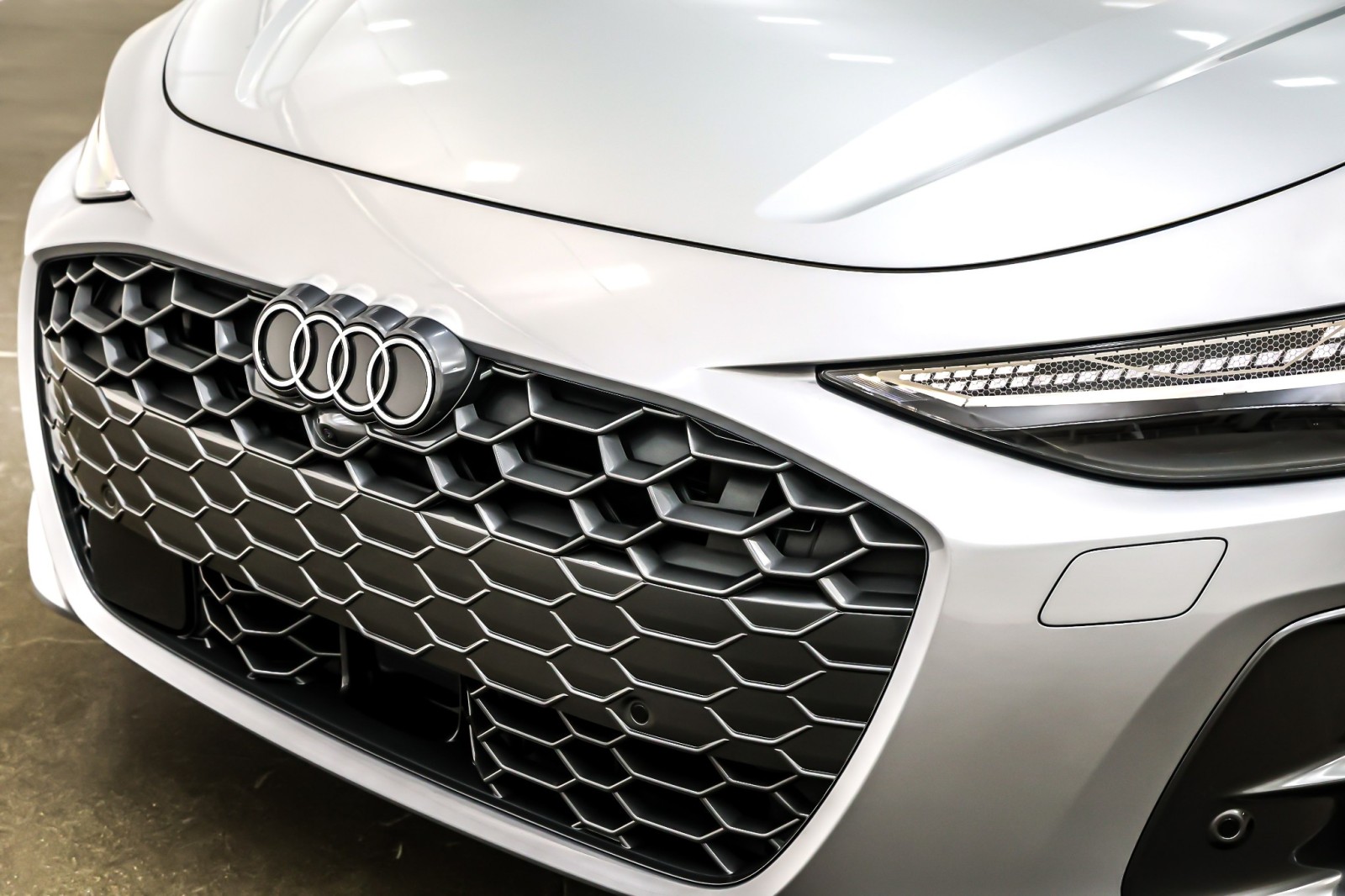 New 2026 Florett Silver Metallic Audi Premium Plus quattro image 13