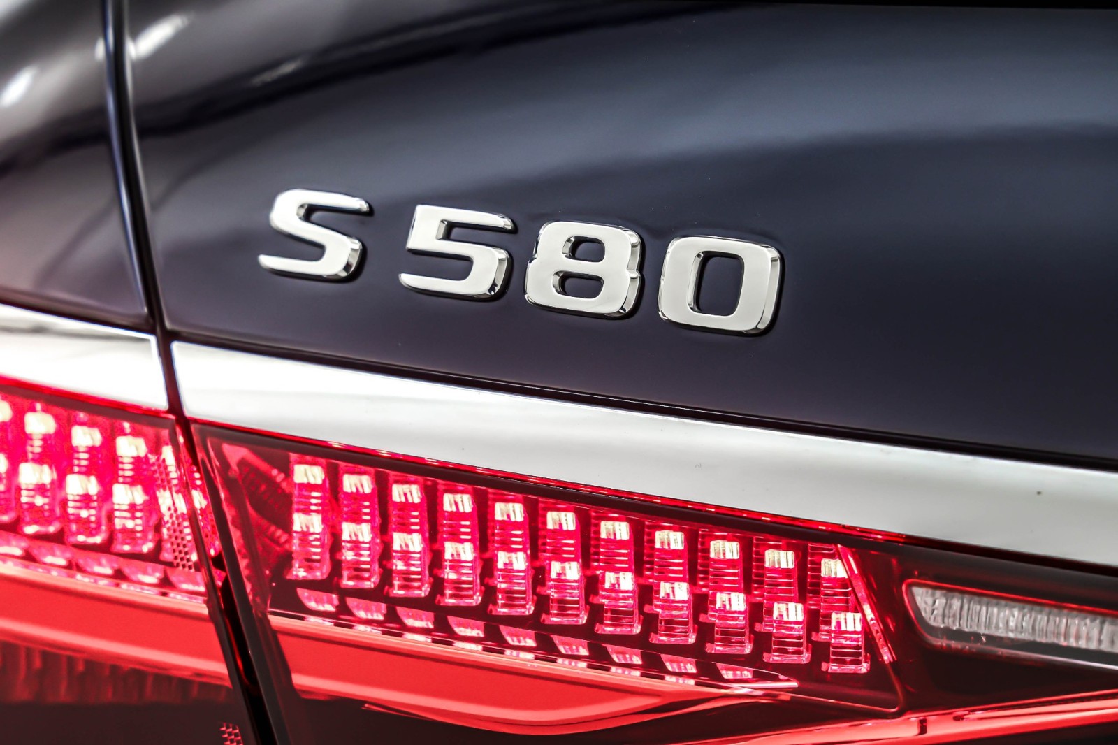 New 2026 Nautical Blue Metallic Mercedes-Benz S 580 image 9