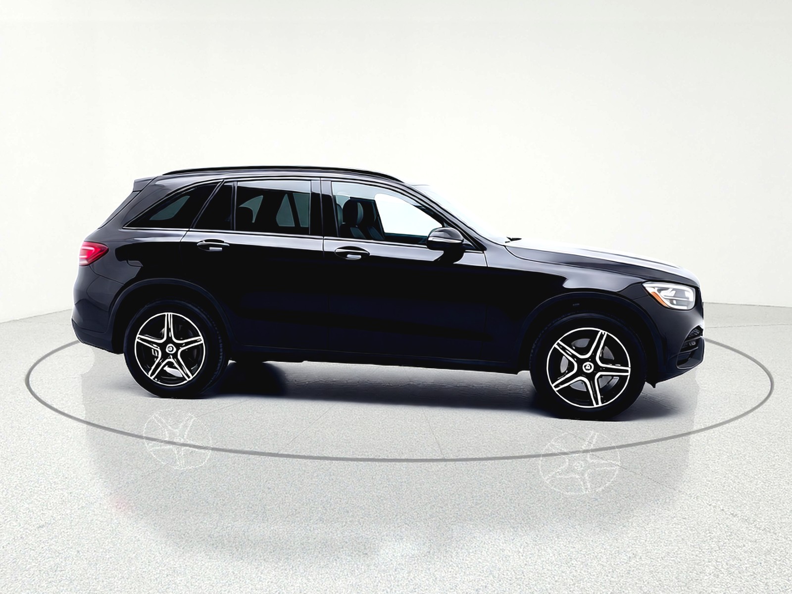 Used 2022 Black Mercedes-Benz GLC 300 SUV image 11