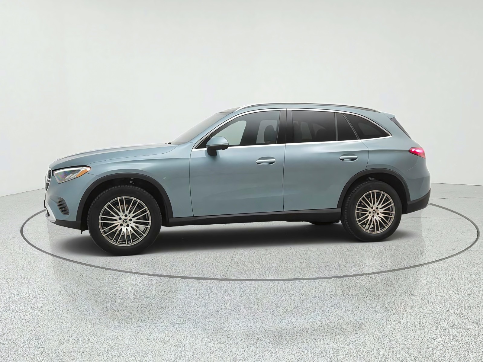 New 2027 Verde Silver Metallic Mercedes-Benz GLC 300 SUV image 8