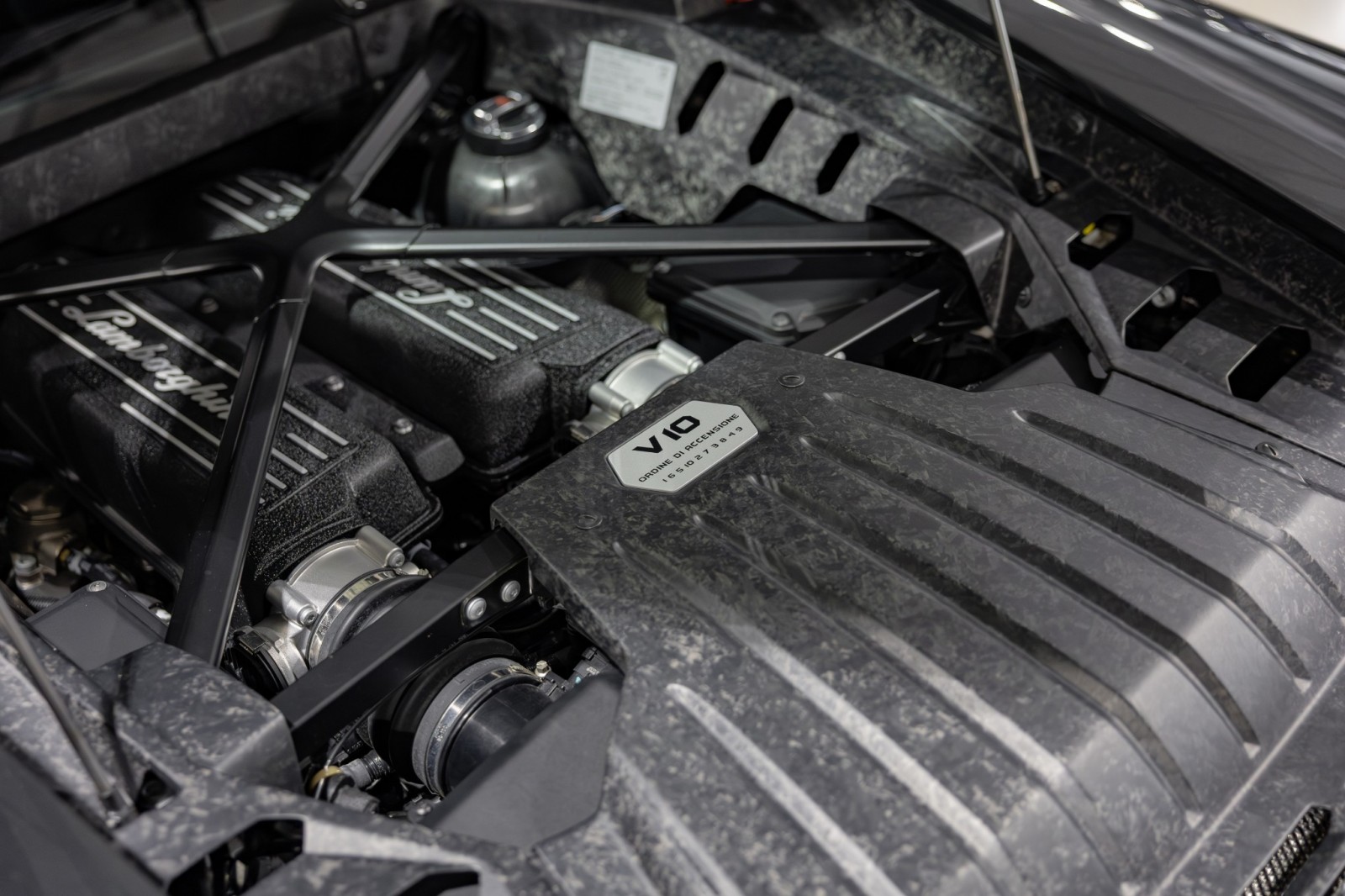 Used Car 2015 Lamborghini Huracan  Lp 610-4 - Transparent Engine Bonnet - Front Lift - Carbon Ceramic Brakes For Sale Under $240,000 In Boerne, Texas