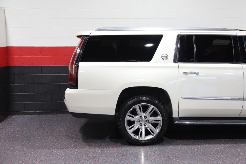 2015 Cadillac Escalade ESV Luxury 4WD 4dr SUV in , 