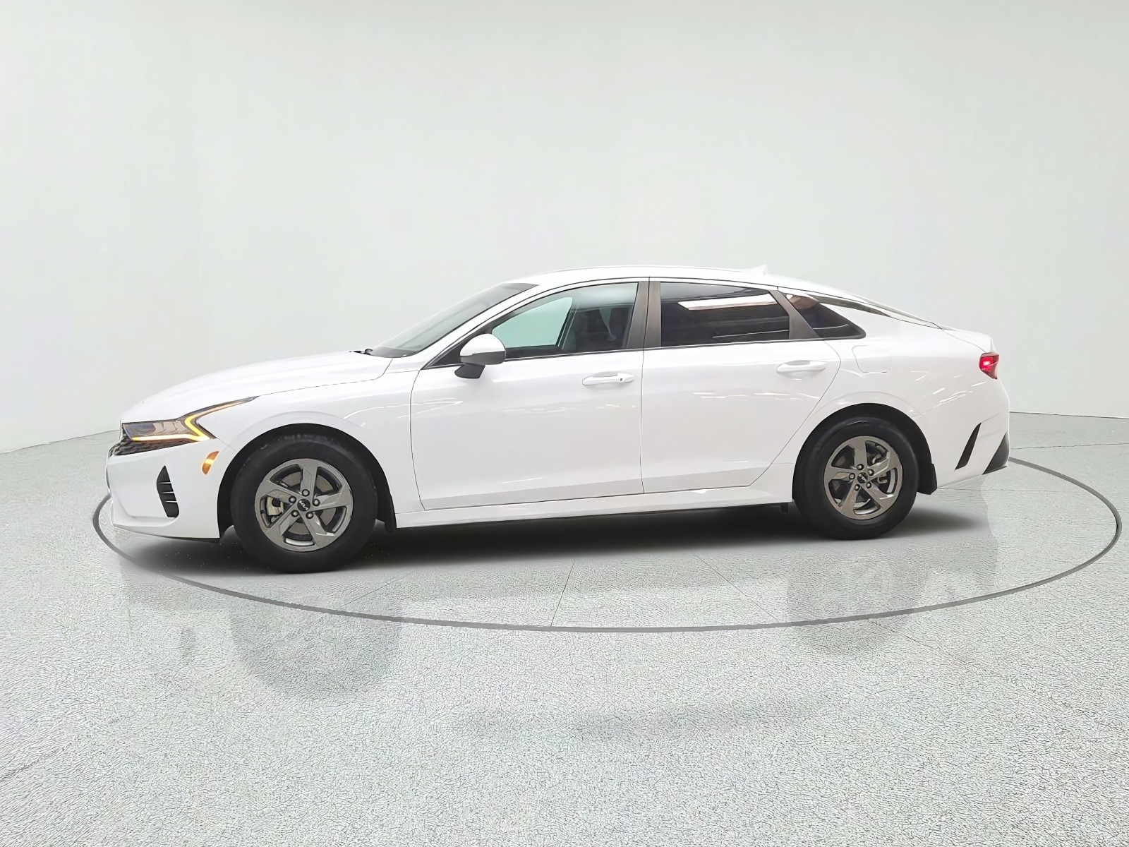 Used 2023 Glacial White Pearl Kia LXS image 8