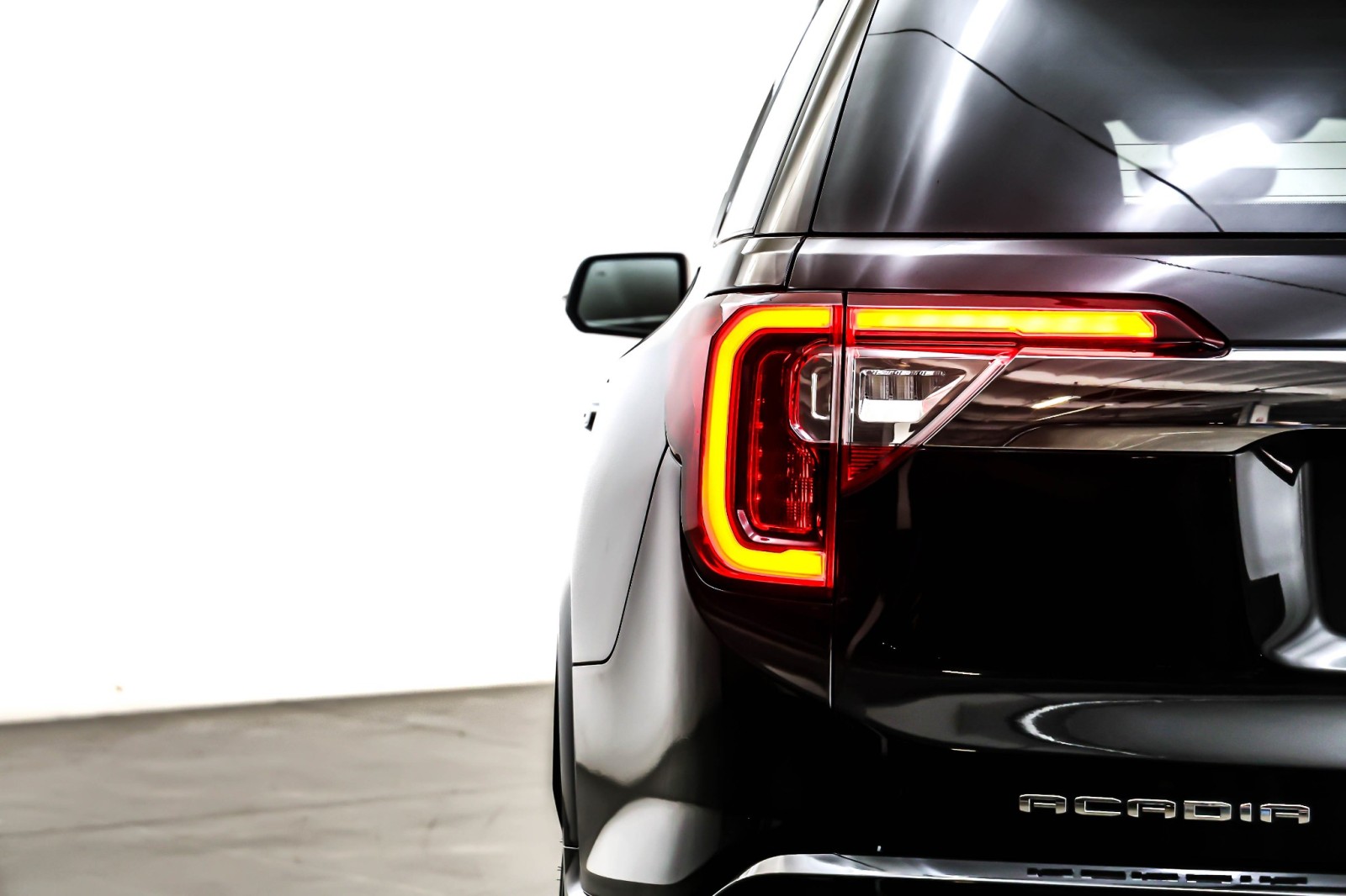 Used 2023 Ebony Twilight Metallic GMC AWD 4dr Denali image 15