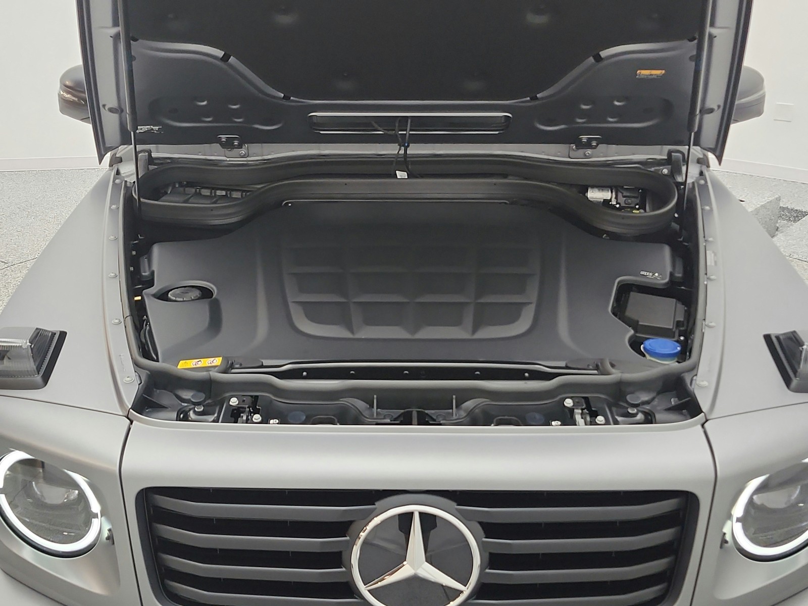 New 2026 MANUFAKTUR Platinum magno Mercedes-Benz G 580e image 16