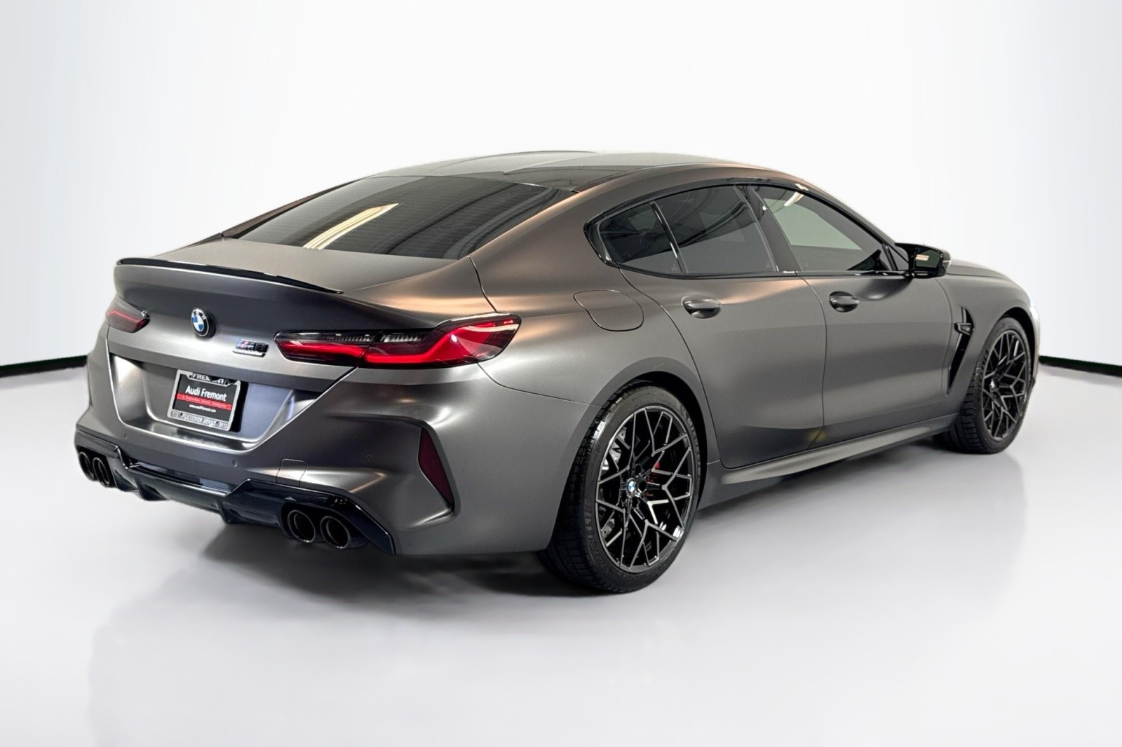 Used 2022 Marina Bay Blue Metallic BMW Competition image 5