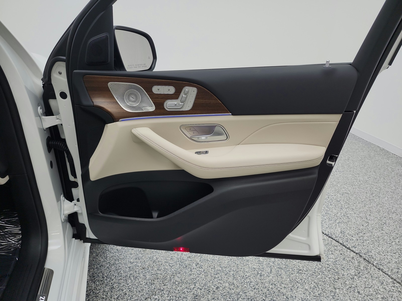 Used 2025 Polar White Mercedes-Benz GLE 350 SUV image 24