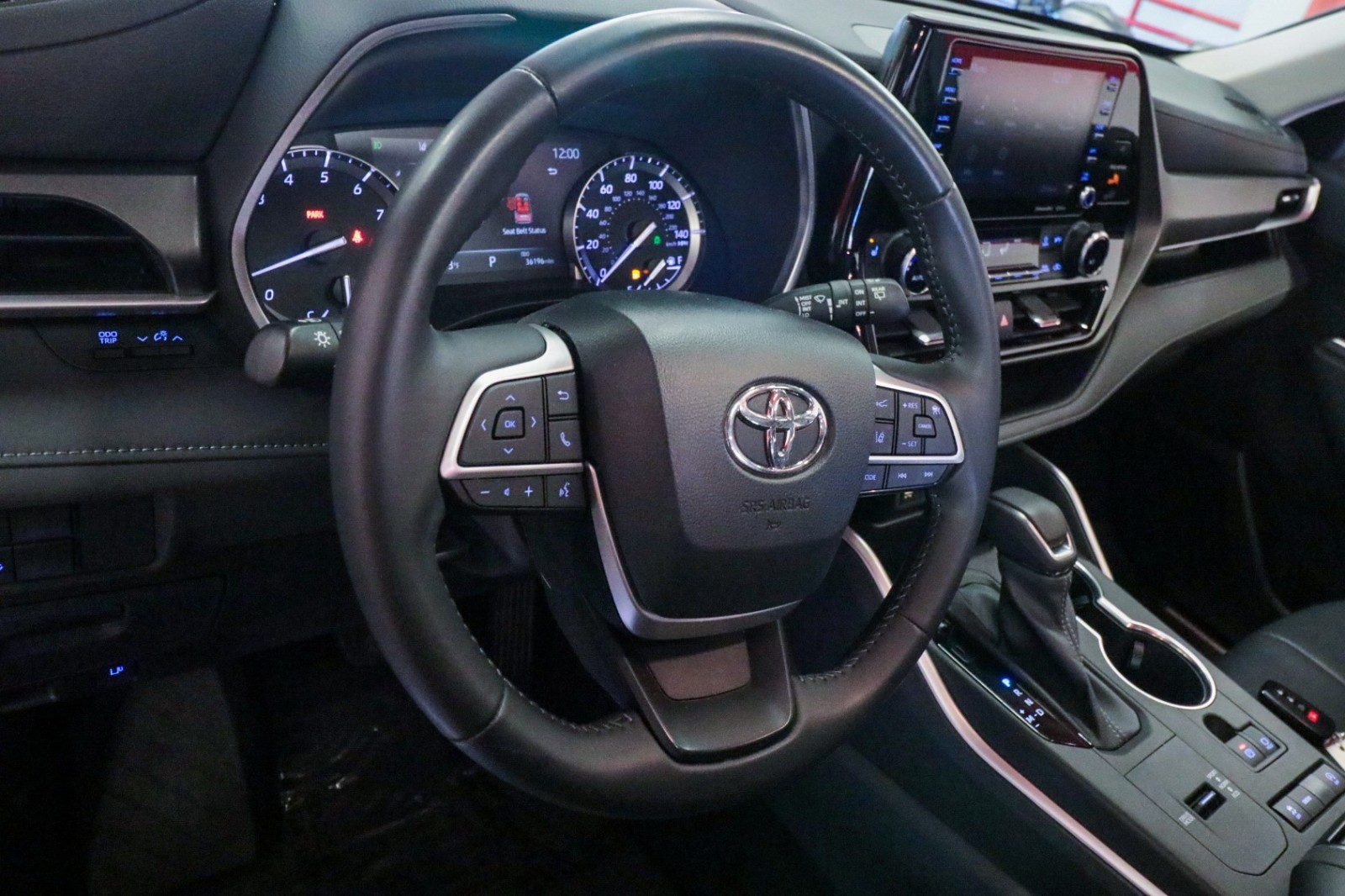 Used Car 2022 Toyota Highlander  Xle For Sale Under $35,000 In Austin, Texas