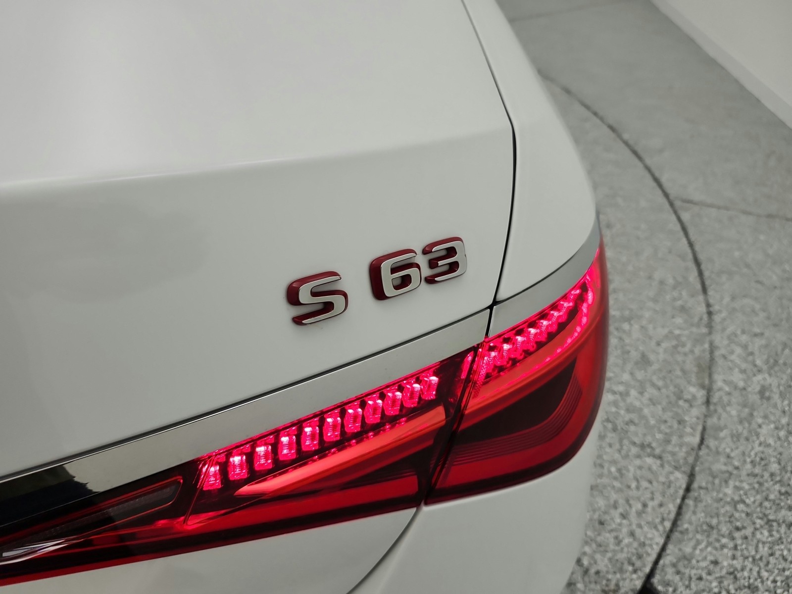 Certified Used 2025 MANUFAKTUR Moonlight White Metallic Mercedes-Benz AMG® S 63 E 4MATIC Sedan image 30