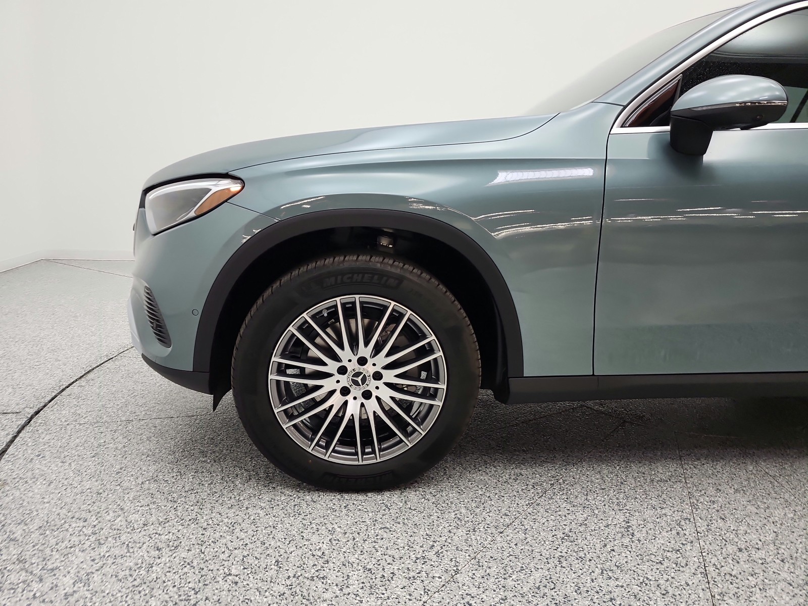 New 2026 Verde Silver Metallic Mercedes-Benz GLC 300 4MATIC® SUV image 15