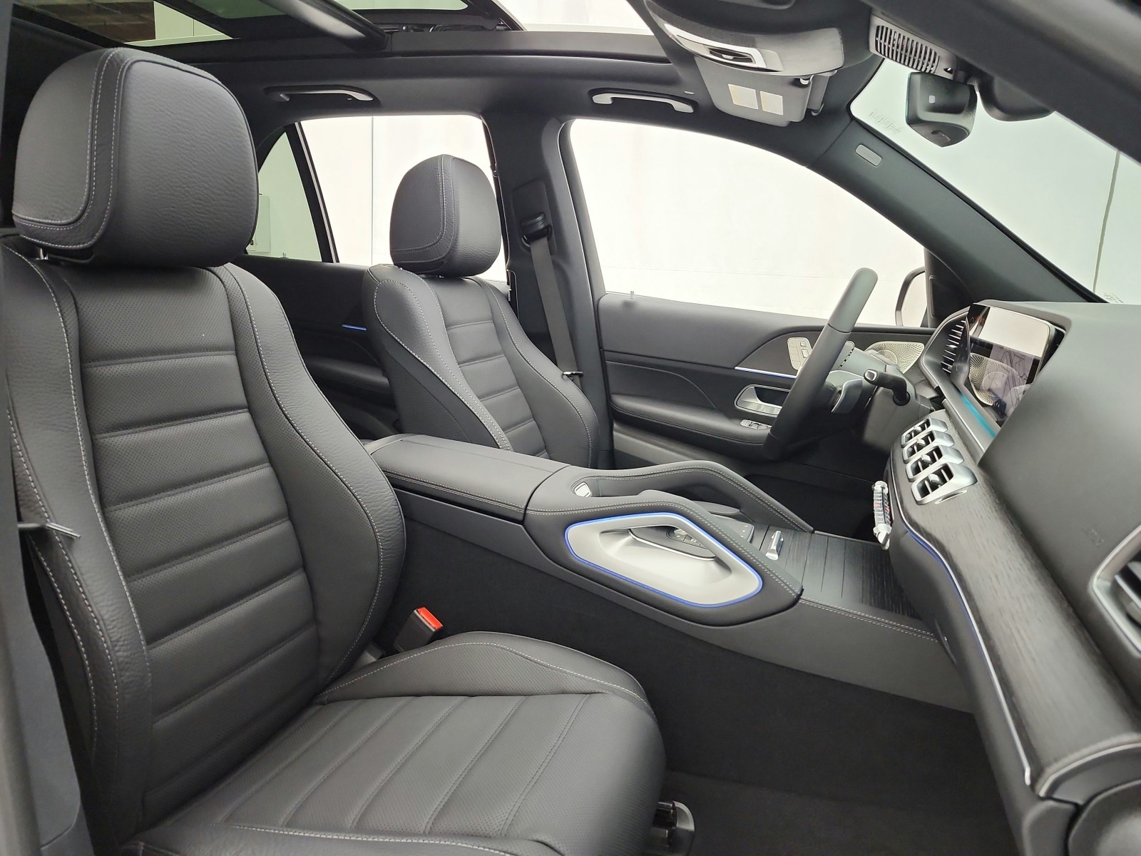 New 2026 Black Mercedes-Benz GLE 450 4MATIC® SUV image 15