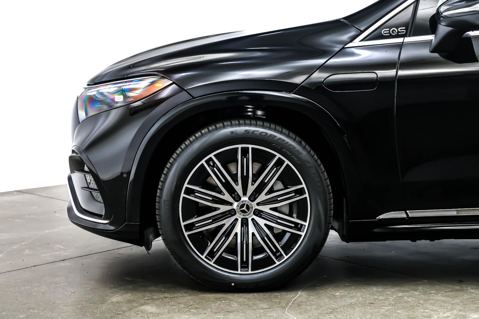 New 2026 Black Mercedes-Benz EQS 400 4MATIC® SUV image 10