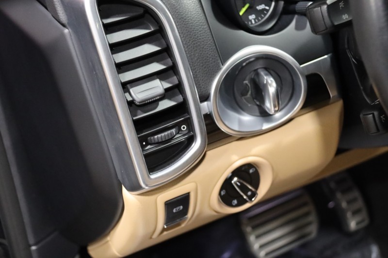 2016 Porsche Cayenne S E-Hybrid 4dr Suv in ,