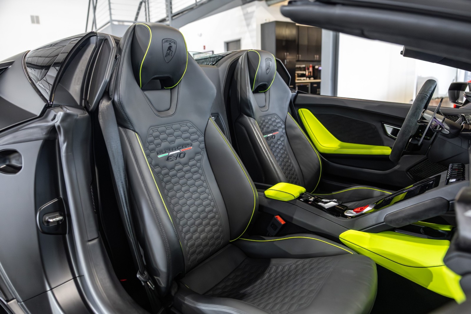 Used Car 2022 Lamborghini Huracan Evo  For Sale Under $330,000 In Boerne, Texas